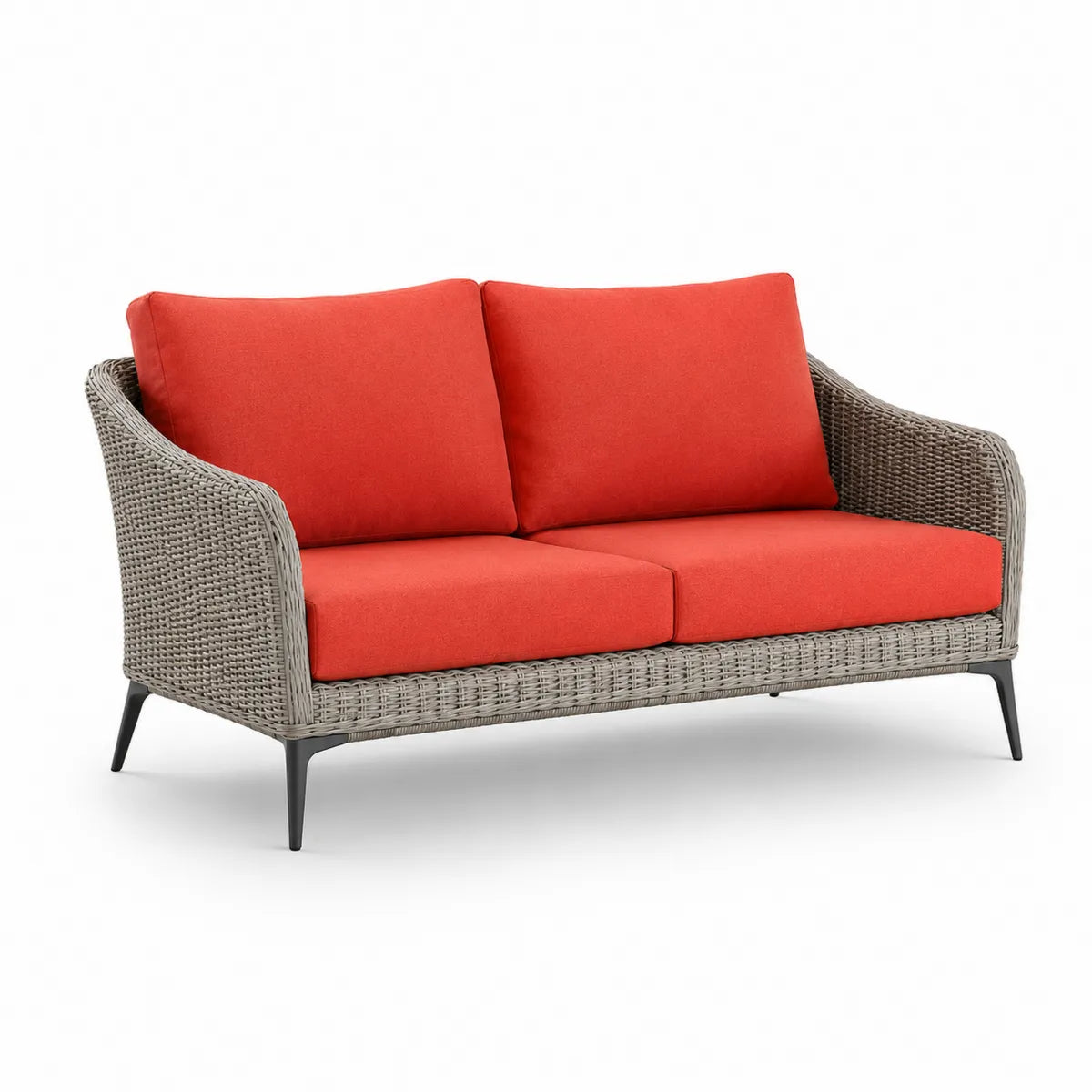 Dwuosobowa sofa z technorattanu z czerwonymi poduszkami