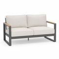 Dwuosobowa sofa ogrodowa z beżowymi poduszkami i aluminiowym stelażem